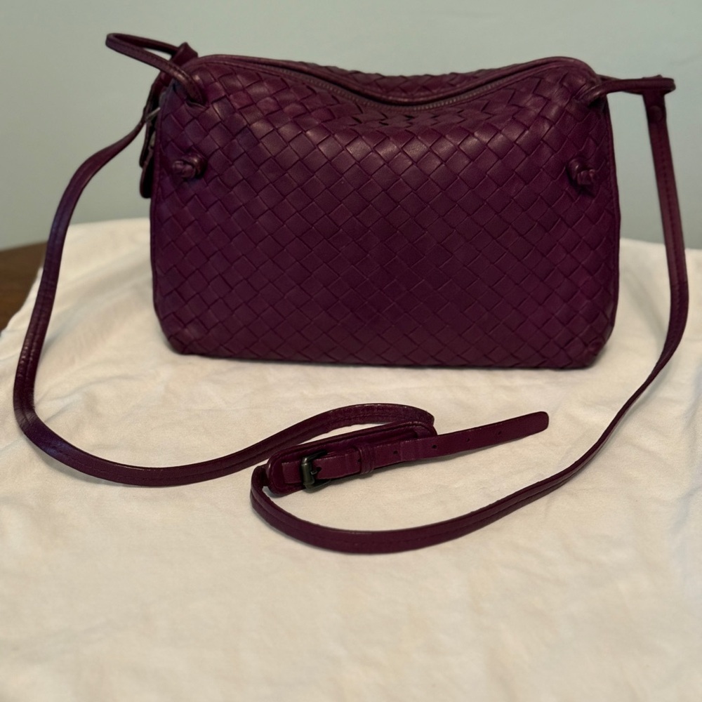 Purple Nodini Bottega Veneta intrecciato crossbody bag.